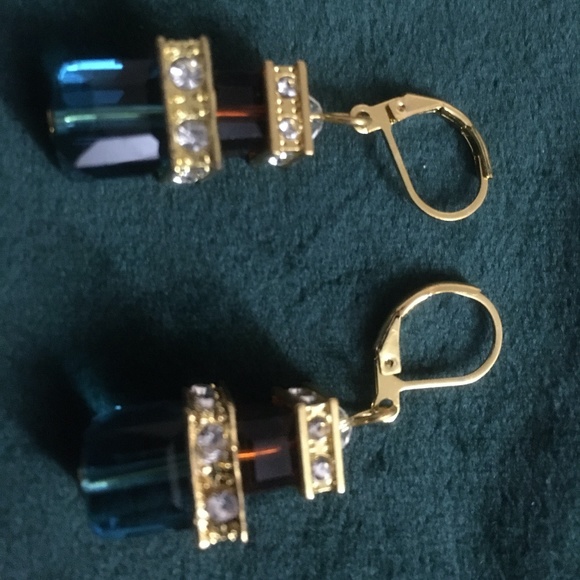 Pretty Earring - Picture 3 of 3